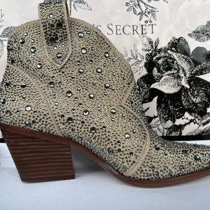 Jessica Simpson  size 8 1/2 booties never worn